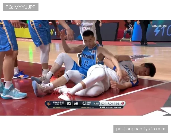 拉人犯规判罚标准细解：裁判何时果断判罚犯规？