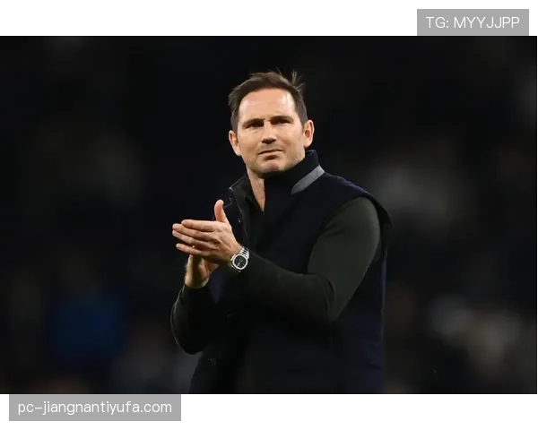 杰拉德与兰帕德在控球偏移下展现多点组织趋势