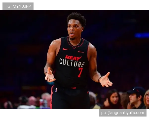 拉塞尔·威斯布鲁克突破拉开内线防守，提升关键时刻得分效率